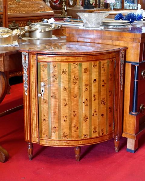 Stodola.cz - Rohová skříňka